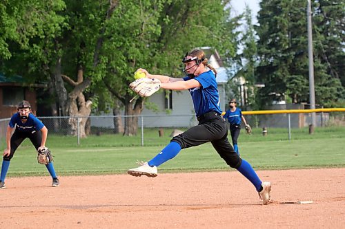 Brooke Collins pitches during a U13 house league softball game at Steve Clark Field on a warm Wednesday evening. (Thomas Friesen/The Brandon Sun)