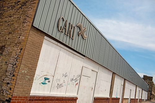 BROOK JONES/FREE PRESS
A boarded-up building at 881 and 883 Main St. in Winnipeg, Man., first damaged by a fire in 2021 is set to be demolished after a lengthy series of delays. The building was pictured Sunday, June 15, 2025.