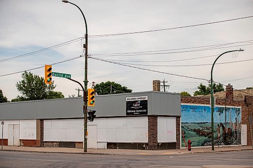 BROOK JONES/FREE PRESS
A boarded-up building at 881 and 883 Main St. in Winnipeg, Man., first damaged by a fire in 2021 is set to be demolished after a lengthy series of delays. The building was pictured Sunday, June 15, 2025.