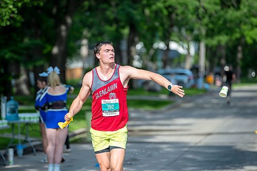 BROOK JONES/FREE PRESS
A runner tosses an empty cup at a fluids station while he hits the 28km mark along Wellington Crescent as he competes in the full marathon during the 47th Manitoba Marathon in Winnipeg, Man., Sunday, June 15, 2025.