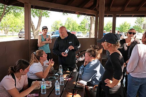 Jordan Bedford (second from left) talks with Ward 10 Coun. Tyson Tame, Bedford’s uncle, as they organize Monday evening's search. (Tim Smith/The Brandon Sun)