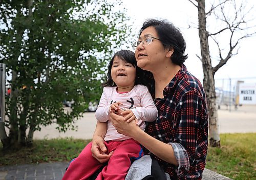 Ruth Bonneville  / Free Press 

Local Evacuees head home

Photo of Cross Lake evacuee Elizabeth Salamandyk cuddles with her niece, Scarlett Garrick-Settee (23months) prior to boarding their flight home Monday. 

Cross Lake evacuees unload from a bus at Perimeter Airlines preparing to head home on several flights Monday.  

June 16th,  2025

 