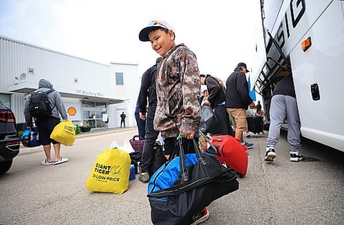 Ruth Bonneville  / Free Press 

Local Evacuees head home

A young boy is all smiles as he picks up his luggage with his family group and heads into the airport to prepare to board a flight home Monday. 

Several bus loads of evacuees arrive at Perimeter to head home on several flights Monday.  

June 16th,  2025

 
