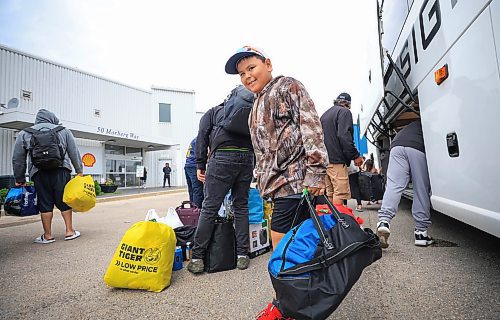 Ruth Bonneville  / Free Press 

Local Evacuees head home

A young boy is all smiles as he picks up his luggage with his family group and heads into the airport to prepare to board a flight home Monday. 

Several bus loads of evacuees arrive at Perimeter Airlines to head home on several flights Monday.  

June 16th,  2025

 