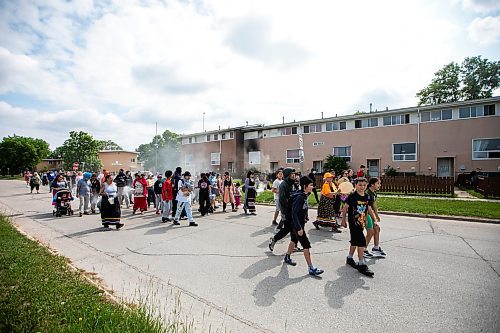 MIKAELA MACKENZIE / WINNIPEG FREE PRESS
The second annual Gilbert Park Smudge Walk on Tuesday, June 17, 2025.
Standup.
Winnipeg Free Press 2025