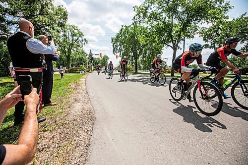 MIKAELA MACKENZIE / WINNIPEG FREE PRESS
	
National Ride of Hope cyclists arrive in Winnipeg at Assiniboine Park on Thursday, June 19, 2025. The 7,000 kilometre bike ride from Vancouver to St. John’s is commemorating the 45th anniversary of Terry’s Marathon of Hope and raising funds for the Terry Fox Foundation supporting cancer research.

Standup.
Winnipeg Free Press 2025