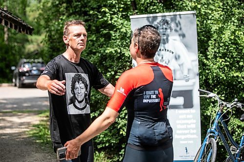 MIKAELA MACKENZIE / WINNIPEG FREE PRESS
Darrell Fox, Terryճ younger brother (left), hugs National Ride of Hope Cyclist Charlene Eden at an event celebrating their arrival in Winnipeg at Assiniboine Park on Thursday, June 19, 2025. The 7,000 kilometre bike ride from Vancouver to St. Johnճ is commemorating the 45th anniversary of Terryճ Marathon of Hope and raising funds for the Terry Fox Foundation supporting cancer research.
Standup.
Winnipeg Free Press 2025