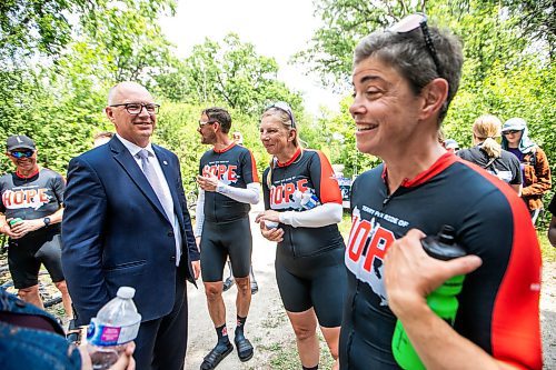 MIKAELA MACKENZIE / WINNIPEG FREE PRESS
	
Mayor Scott Gillingham greets National Ride of Hope Cyclists at an event celebrating their arrival in Winnipeg at Assiniboine Park on Thursday, June 19, 2025. The 7,000 kilometre bike ride from Vancouver to St. Johnճ is commemorating the 45th anniversary of Terryճ Marathon of Hope and raising funds for the Terry Fox Foundation supporting cancer research.

Standup.
Winnipeg Free Press 2025