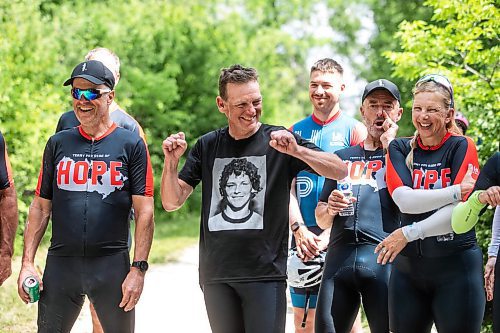 MIKAELA MACKENZIE / WINNIPEG FREE PRESS
Darrell Fox, Terryճ younger brother (centre, black shirt), and National Ride of Hope Cyclists at an event celebrating their arrival in Winnipeg at Assiniboine Park on Thursday, June 19, 2025. The 7,000 kilometre bike ride from Vancouver to St. Johnճ is commemorating the 45th anniversary of Terryճ Marathon of Hope and raising funds for the Terry Fox Foundation supporting cancer research.
Standup.
Winnipeg Free Press 2025