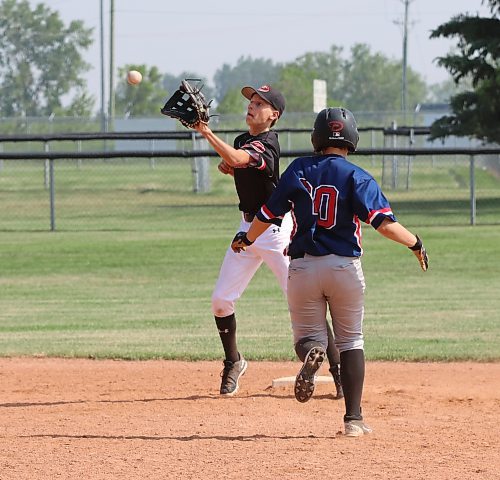 Diamondbacks shortstop Noah Hofer (21) prepares to tag out Angels base runner Erik Hamilton (20) on a stolen base attempt in 15-and-under action during Brandon Minor Baseball's annual jamboree on Saturday at Simplot Millennium Park. (Perry Bergson/The Brandon Sun)
June 21, 2025