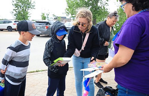 Ruth Bonneville  / Free Press 

Local - Humane Society give-away 

Photo of evacuees Valerie Hershmiller and her two sons, left Logan (9yrs stripes) and Levi (11yrs), of Bakers Narrows near Flin Flon, as they pick up some free supplies for their two cats at WHS Monday. 

WHS Evacuee Supply pick-up. 

Story:  The Winnipeg Humane Society  hosted a free supply give-away for evacuees at their main location on 45 Hurst Way, Monday. Items included food, dishes, toys, linens, collars and leashes, pet litter, and more, along with helpful volunteers to help people load up!&quot;

June 23rd,  2025

 