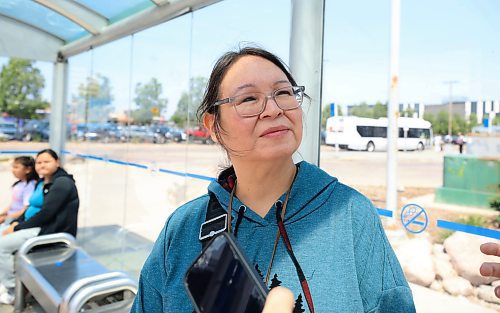 Ruth Bonneville / Free Press
Local New Bus Routes streeted
Photo of Eva McDonald talking to a reporter at the bus stop on Portage Ave. at Polo Park Tuesday.
Street interviews with bus riders asking them questions regarding their thoughts on the complete overhaul of Winnipeg’s Transit routes coming on Sunday.
June 24th, 2025