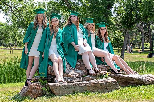 BROOK JONES/FREE PRESS
From left: Collège Miles Macdonell Collegiate graduates Calla Sinclair, Brooke Sutton, Kayla Godfrey, Antonina Seniv and Pola Netczuk celebrate their special day at Kildonan Park in Winnipeg, Man., Tuesday, June 24, 2025. The group of grads were at the local park to have some fun graduation photos taken.