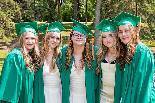 BROOK JONES/FREE PRESS
From left: Collège Miles Macdonell Collegiate graduates Calla Sinclair, Brooke Sutton, Kayla Godfrey, Antonina Seniv and Pola Netczuk celebrate their special day at Kildonan Park in Winnipeg, Man., Tuesday, June 24, 2025. The group of grads were at the local park to have some fun graduation photos taken.