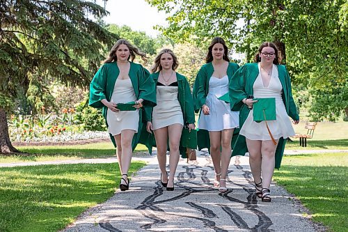 BROOK JONES/FREE PRESS
Pictured from left: Collège Miles Macdonell Collegiate graduates Calla Sinclair, Antonina Seniv, Pola Netczuk and Kayla Godfrey celebrate their special day while they walk through Kildonan Park in Winnipeg, Man., Tuesday, June 24, 2025. The group of grads were at the local park to have some fun graduation photos taken.