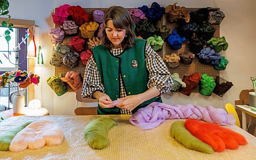 MIKE DEAL / FREE PRESS
Christie in the beginning stages of making three Wall Flowers.
Christie Peters of Margaret Jane Design in her studio.
Christie Peters makes felted flowers and felted vases as well as wall hanging pieces.
Reporter: AV Kitching
250625 - Wednesday, June 25, 2025.