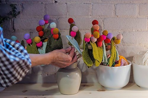 MIKE DEAL / FREE PRESS
Christie adjusts one of several Wool Stems in a vase.
Christie Peters of Margaret Jane Design in her studio.
Christie Peters makes felted flowers and felted vases as well as wall hanging pieces.
Reporter: AV Kitching
250625 - Wednesday, June 25, 2025.