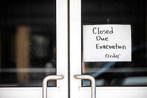 MIKAELA MACKENZIE / FREE PRESS
Some businesses in the city centre are still closed the day evacuation orders were lifted in Flin Flon on Wednesday, June 25, 2025.
For Nicole Buffie story.
Winnipeg Free Press 2025