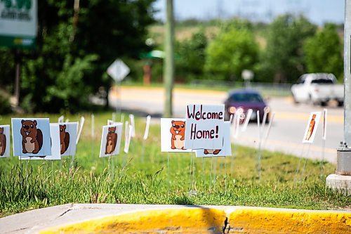 MIKAELA MACKENZIE / FREE PRESS
Signs welcoming residents home in Flin Flon on Wednesday, June 25, 2025.
For Nicole Buffie story.
Winnipeg Free Press 2025