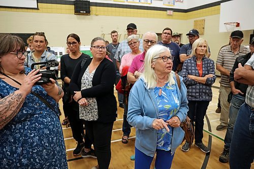 25062025
Carberry resident Edith Anderson voices her concerns with the proposed RCUT modification to the Trans Canada Highway at the Highway 5 intersection, at the fourth community engagement meeting involving the province and consultants at Carberry Collegiate on Wednesday evening.
(Tim Smith/The Brandon Sun)