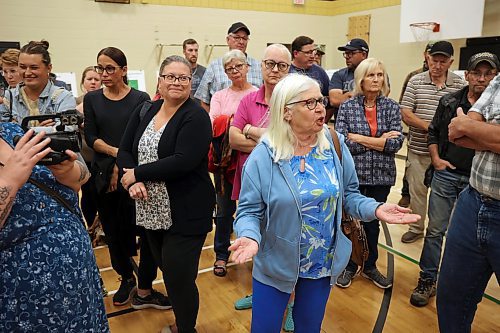 25062025
Carberry resident Edith Anderson voices her concerns with the proposed RCUT modification to the Trans Canada Highway at the Highway 5 intersection, at the fourth community engagement meeting involving the province and consultants at Carberry Collegiate on Wednesday evening.
(Tim Smith/The Brandon Sun)