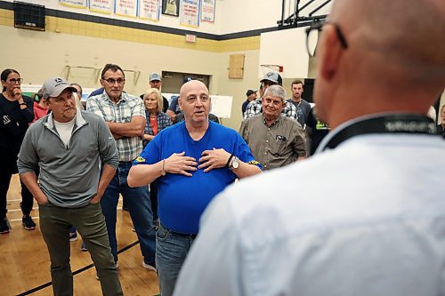 25062025
Carberry resident John Anderson voices his concerns with the proposed RCUT modification to the Trans Canada Highway at the Highway 5 intersection, at the fourth community engagement meeting involving the province and consultants at Carberry Collegiate on Wednesday evening.
(Tim Smith/The Brandon Sun)