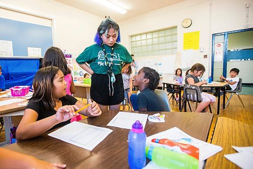 MIKAELA MACKENZIE / WINNIPEG FREE PRESS
Instructor Justine Baxa helps kids at CSI (Community School Investigators) summer learning loss camp for inner-city kids at Shaughnessy Park School in Winnipeg on Friday, July 22, 2022. For Maggie Macintosh story.
Winnipeg Free Press 2022.