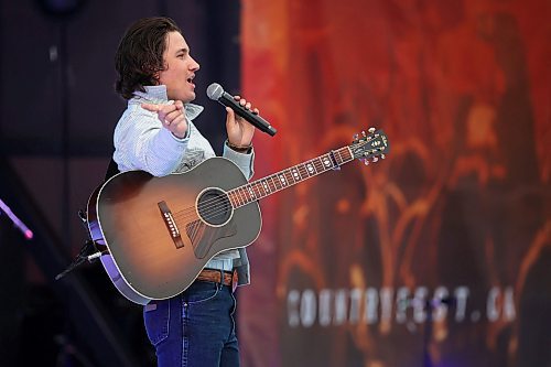 Drake Milligan of Texas performs for the crowd with his band on the main stage at Dauphin’s Countryfest 2025 south of Dauphin on a hot Friday evening. (Tim Smith/The Brandon Sun)