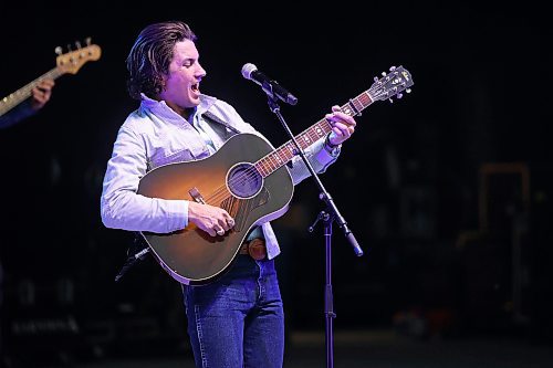 27062025
Drake Milligan of Texas performs for the crowd with his band on the main stage at Dauphin’s Countryfest 2025 south of Dauphin, Manitoba on a hot Friday evening.
(Tim Smith/The Brandon Sun)