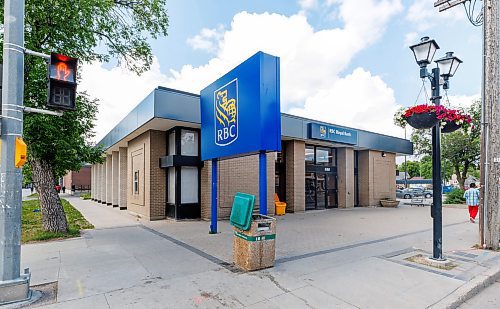 MIKE DEAL / FREE PRESS
Spence neighbourhood residents and political reps are fighting to prevent RBC from closing its Sargent Avenue branch. The group fears a financial desert and has held meetings, met with the branch manager and circulated a petition.
Reporter: Gabrielle Piche
250630 - Monday, June 30, 2025.