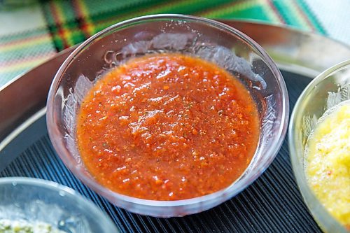 MIKE DEAL / FREE PRESS
Chutneys for Summer Foods
Tomato-Strawberry Chutney

Reporter: Romona
250630 - Monday, June 30, 2025.