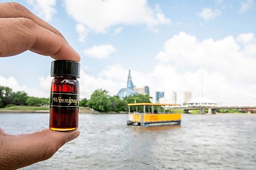 MIKAELA MACKENZIE / FREE PRESS
A scent inspired by Winnipeg on Monday, June 30, 2025.
For arts story.
Winnipeg Free Press 2025