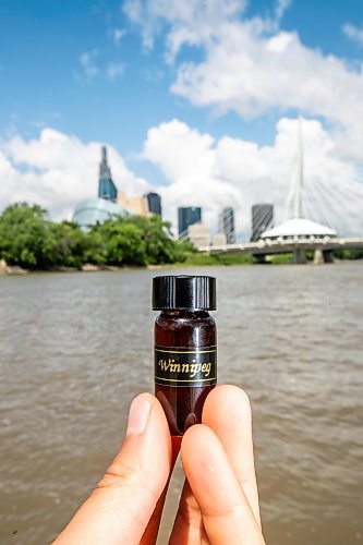 MIKAELA MACKENZIE / FREE PRESS
A scent inspired by Winnipeg on Monday, June 30, 2025.
For arts story.
Winnipeg Free Press 2025