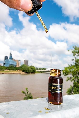 MIKAELA MACKENZIE / FREE PRESS
A scent inspired by Winnipeg on Monday, June 30, 2025.
For arts story.
Winnipeg Free Press 2025