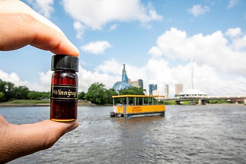 MIKAELA MACKENZIE / FREE PRESS
A scent inspired by Winnipeg on Monday, June 30, 2025.
For arts story.
Winnipeg Free Press 2025