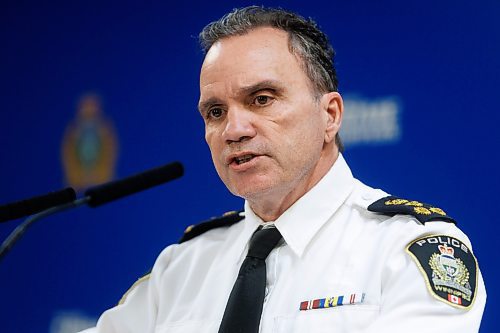 MIKE DEAL / WINNIPEG FREE PRESS
Winnipeg Police Chief Danny Smyth talks to the media about a police call that happened on Wednesday at the Winnipeg Child & Family Services Adoption Services at 222 Provencher Blvd, where police used an impact gun that fires rubber tipped foam projectiles while taking a person into custody.