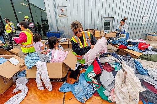 MIKE DEAL / FREE PRESS
Volunteer Sandra Trottier with MMF looking for a sweater for a client outside the evacuation centre in Thompson, MB.
Premier Wab Kinew meets with staff from the MMF outside the evacuation centre at the Thompson Regional Community Centre in Thompson, MB.
Premier Wab Kinew takes a tour of the wildfires in northern Manitoba, making stops in Flin Flon and Thompson.
250612 - Thursday, June 12, 2025.
