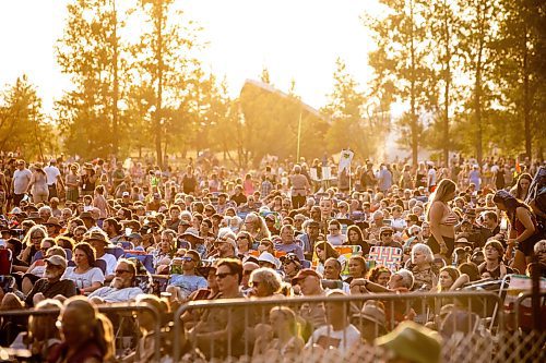 MIKAELA MACKENZIE / FREE PRESS
	
The crowd listens to Allison Russell on the main stage as the sun sets at Folk Fest on Thursday, July 10, 2025. 

For folk fest story.
Winnipeg Free Press 2025
