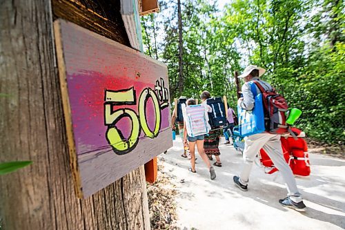 MIKAELA MACKENZIE / FREE PRESS
	
People walk into Folk Fest as it opens on Thursday, July 10, 2025. 

For folk fest story.
Winnipeg Free Press 2025