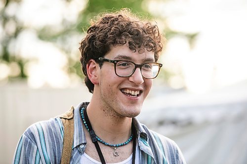 MIKAELA MACKENZIE / FREE PRESS
	
Aaron Feuer chats with the Free Press at Folk Fest on Thursday, July 10, 2025. 

For folk fest story.
Winnipeg Free Press 2025