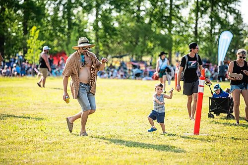 MIKAELA MACKENZIE / FREE PRESS
Max Qually and Jazz Qually (three) dance together at Folk Fest on Thursday, July 10, 2025.
For folk fest story.
Winnipeg Free Press 2025