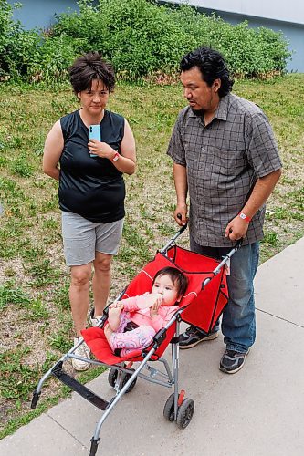 MIKE DEAL / FREE PRESS
Evacuees from Garden Hill FN, Misty Harper, Ryan Little, and daughter, Diane, 1, outside the Winnipeg Soccer Federation North building at 770 Leila Ave Friday morning.
Reporter: Chris Kitching
250711 - Friday, July 11, 2025.