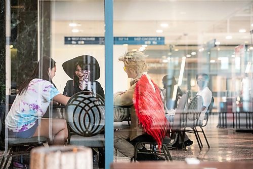 MIKAELA MACKENZIE / FREE PRESS
Jada K. (left), Devon Cameron, and Liv Davidson hang out in the RBC Convention Centre before Ai-kon opens on Friday, July 11, 2025.
Standup.
Winnipeg Free Press 2025