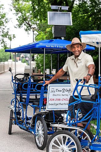 MIKAELA MACKENZIE / FREE PRESS
Chad Celaire, owner of Bee2gether Bikes, with the new electric group touring bikes at Assiniboine Park on Monday, July 14, 2025. Bee2gether Bikes is unrolling Bee2gether Electric Surrey Tours, which are new guided tours of the park.
For Gabby story.
Winnipeg Free Press 2025