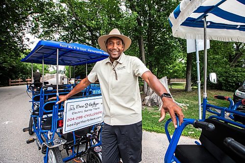 MIKAELA MACKENZIE / FREE PRESS
Chad Celaire, owner of Bee2gether Bikes, with the new electric group touring bikes at Assiniboine Park on Monday, July 14, 2025. Bee2gether Bikes is unrolling Bee2gether Electric Surrey Tours, which are new guided tours of the park.
For Gabby story.
Winnipeg Free Press 2025