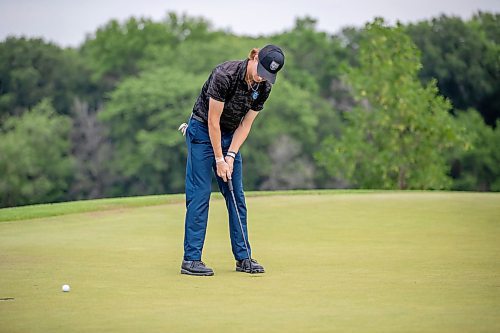 BROOK JONES/FREE PRESS
Brandon resident Evan Nachtigall, 24, of Shilo Country Club won the Nott Autocorp Men’s Amateur Championship at the Southwood Golf and Country Club in Winnipeg, Man., Wednesday, July 16, 2025. Pictured: Blair of Elmhurst Golf & Country Club watches his putt on the 18th hole during the final round. Blair finished in fourth place.