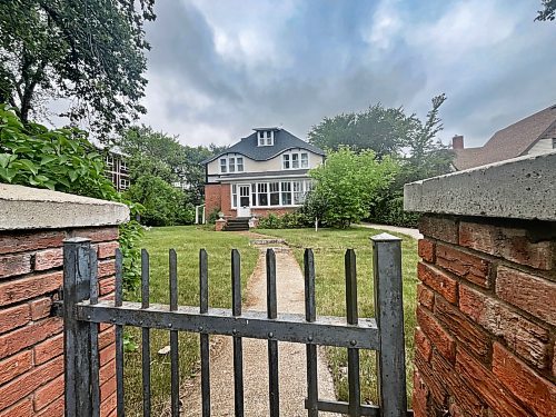 An historic Brandon home at 1312 10th Street is seen through the gate at its front entrance on Monday morning. The home is on the Manitoba Historical Society's top 10 list of endangered buildings in the province. (Matt Goerzen/The Brandon Sun)