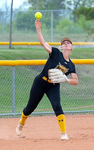 Third baseman Rachel Lyver throws a laser to first base during Westman Magic U15 practice on Tuesday. (Thomas Friesen/The Brandon Sun)