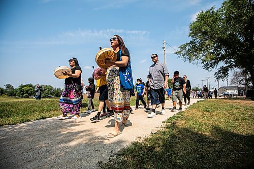 MIKAELA MACKENZIE / FREE PRESS
	
Drummers Felicia Young (left), Johnny Bighetty, and Shyanne Sinclair lead Leaf Rapids evacuees on a walk to gather at Garbage Hill on Thursday, July 24, 2025.

For Nicole sidebar.
Winnipeg Free Press 2025