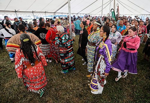 JOHN WOODS / FREE PRESS
People take part in the Grand Entrance during the annual Anishinaabe Days Celebration in Winnipeg Sunday, July 27, 2025. 

Reporter: standup